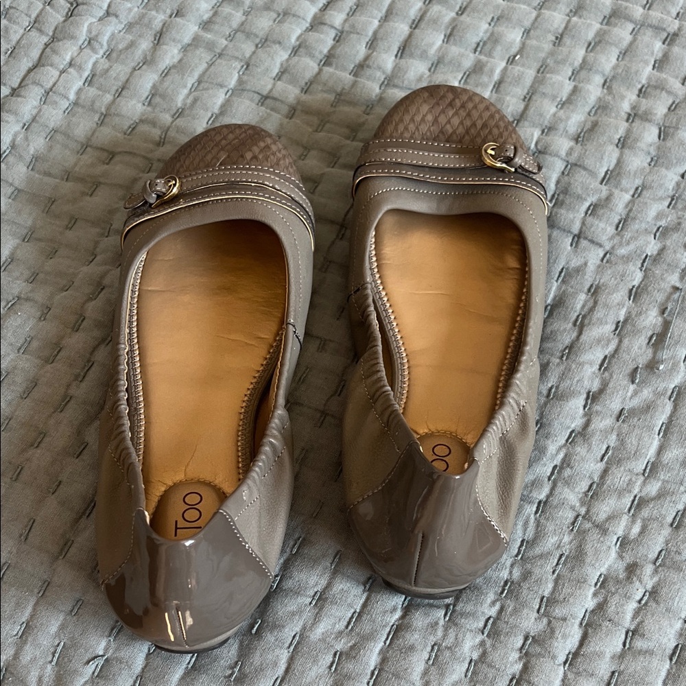 Me Too Grey Taupe Leather Loafers with Buckle Accent - Picture 2 of 7